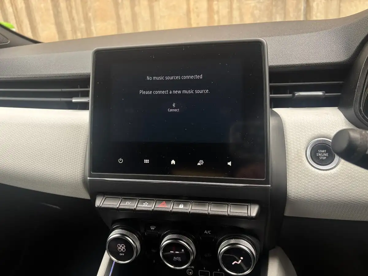 2022-renault-clio-16-techno-big-33