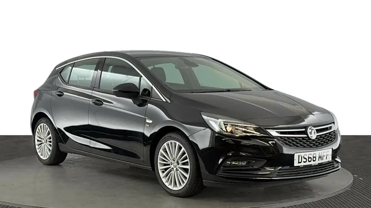 2018-vauxhall-astra-16i-turbo-elite-nav-hatchback-big-1