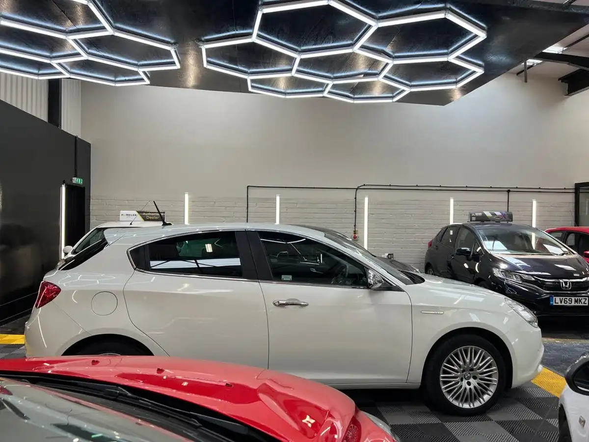 2015-alfa-romeo-giulietta-14-tb-business-edition-big-2