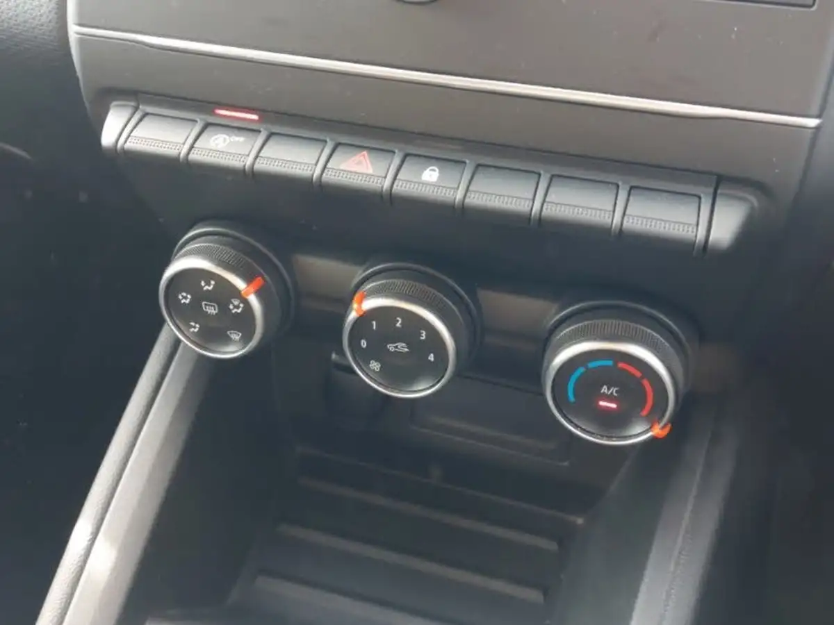 2021-renault-clio-10-sce-play-75bhp-big-13