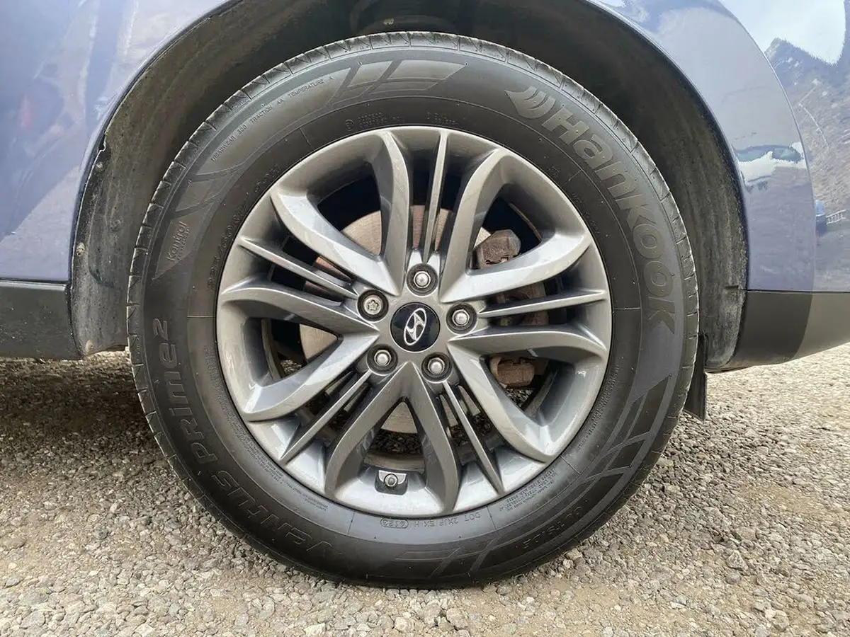 2013-hyundai-ix35-17td-se-nav-big-26