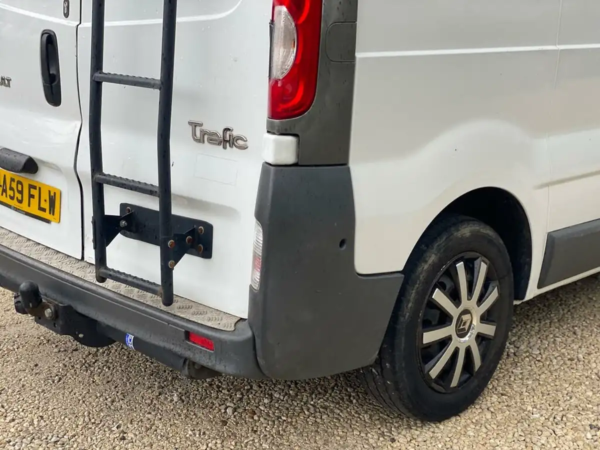2009-renault-trafic-20td-sl27dci-115-panel-van-big-18