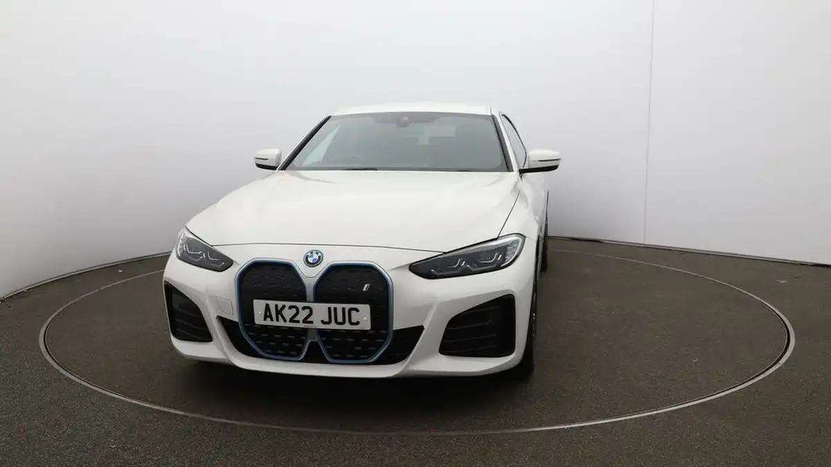 2022-bmw-i4-e-edrive40-m-sport-big-33