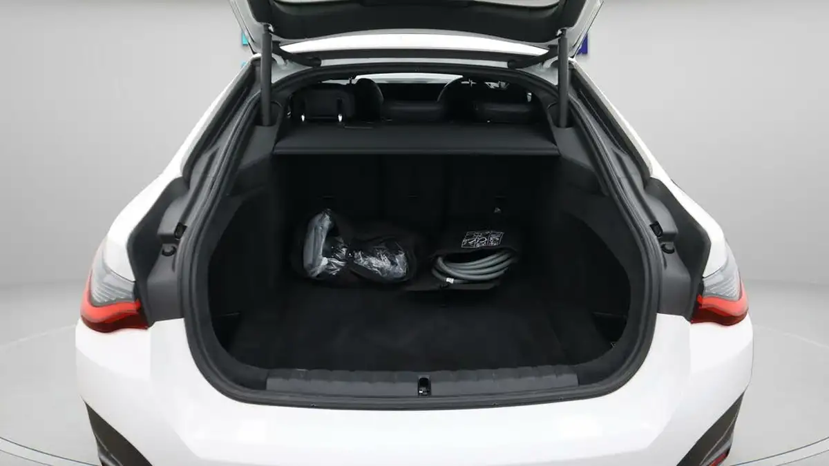 2022-bmw-i4-e-edrive40-m-sport-big-17