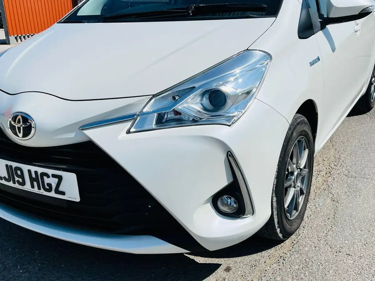 2019-toyota-yaris-big-13