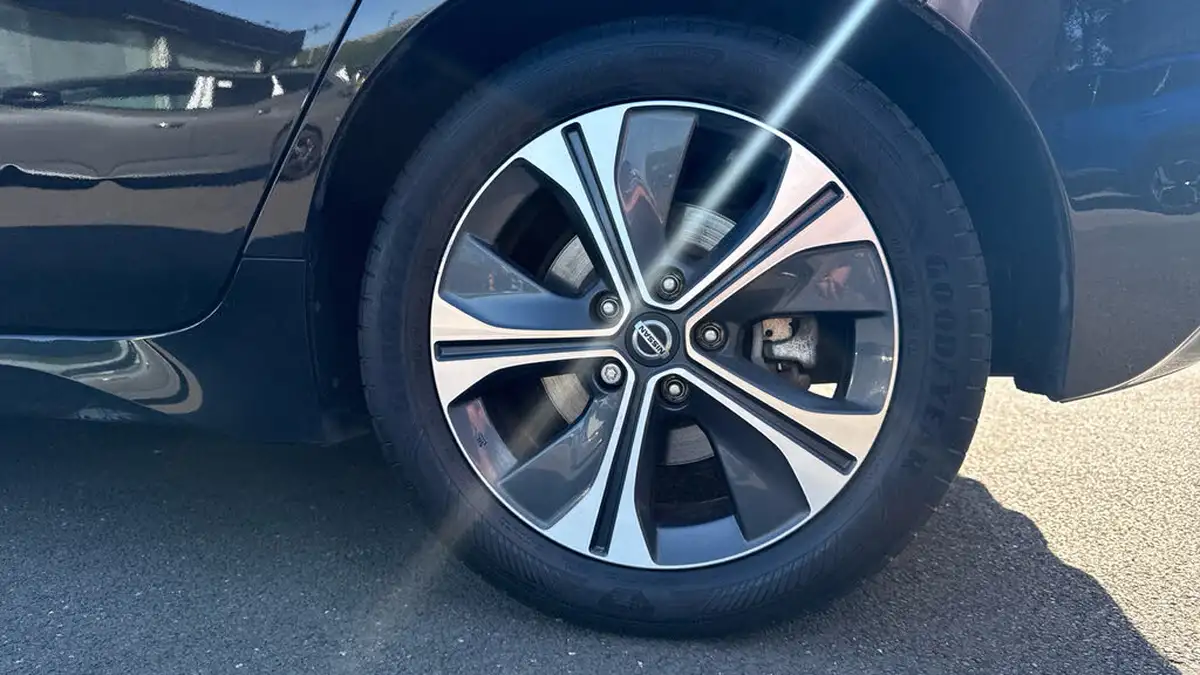 2020-nissan-leaf-e-tekna-big-16
