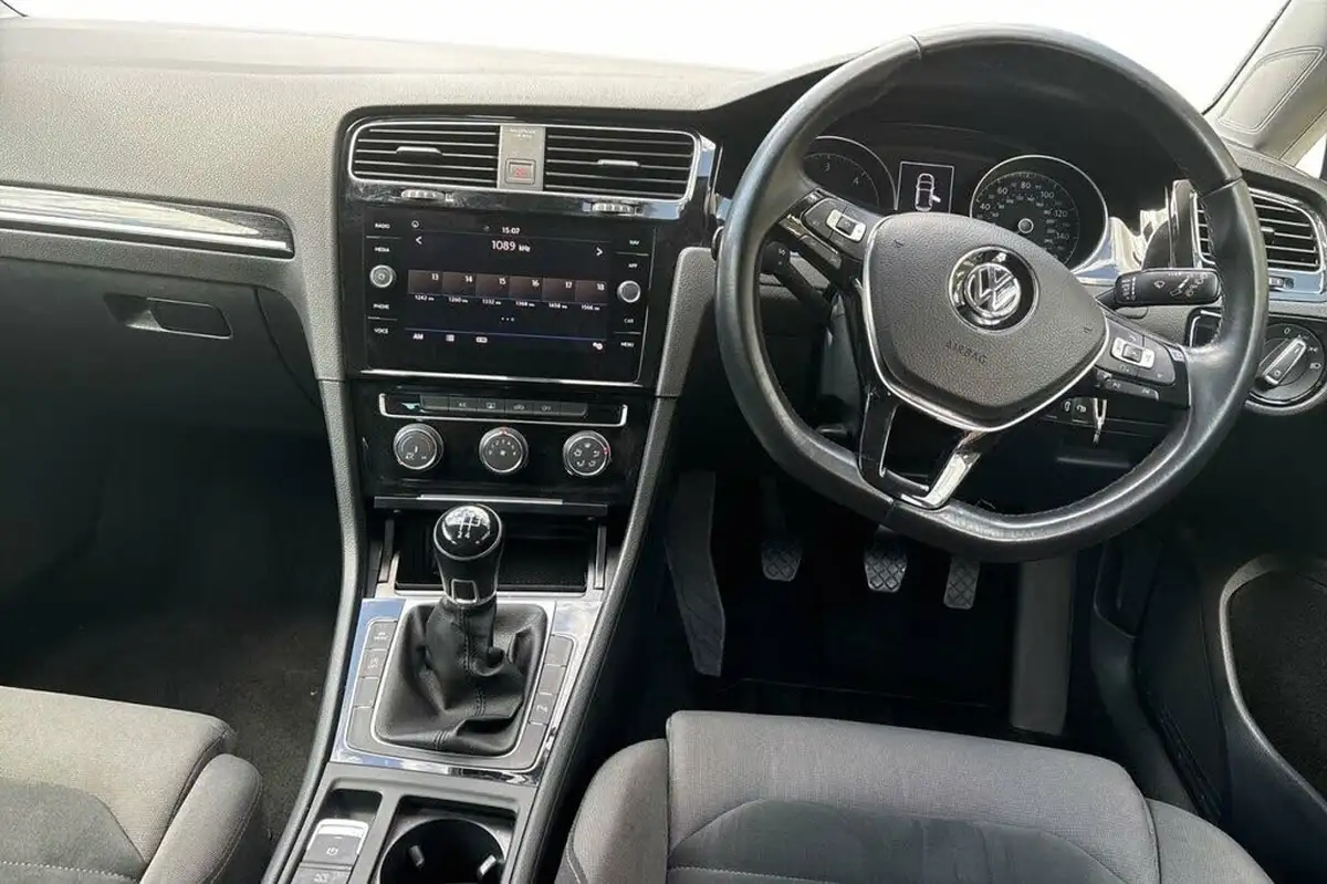 2017-volkswagen-golf-16tdi-gt-ss-hatchback-5d-big-11