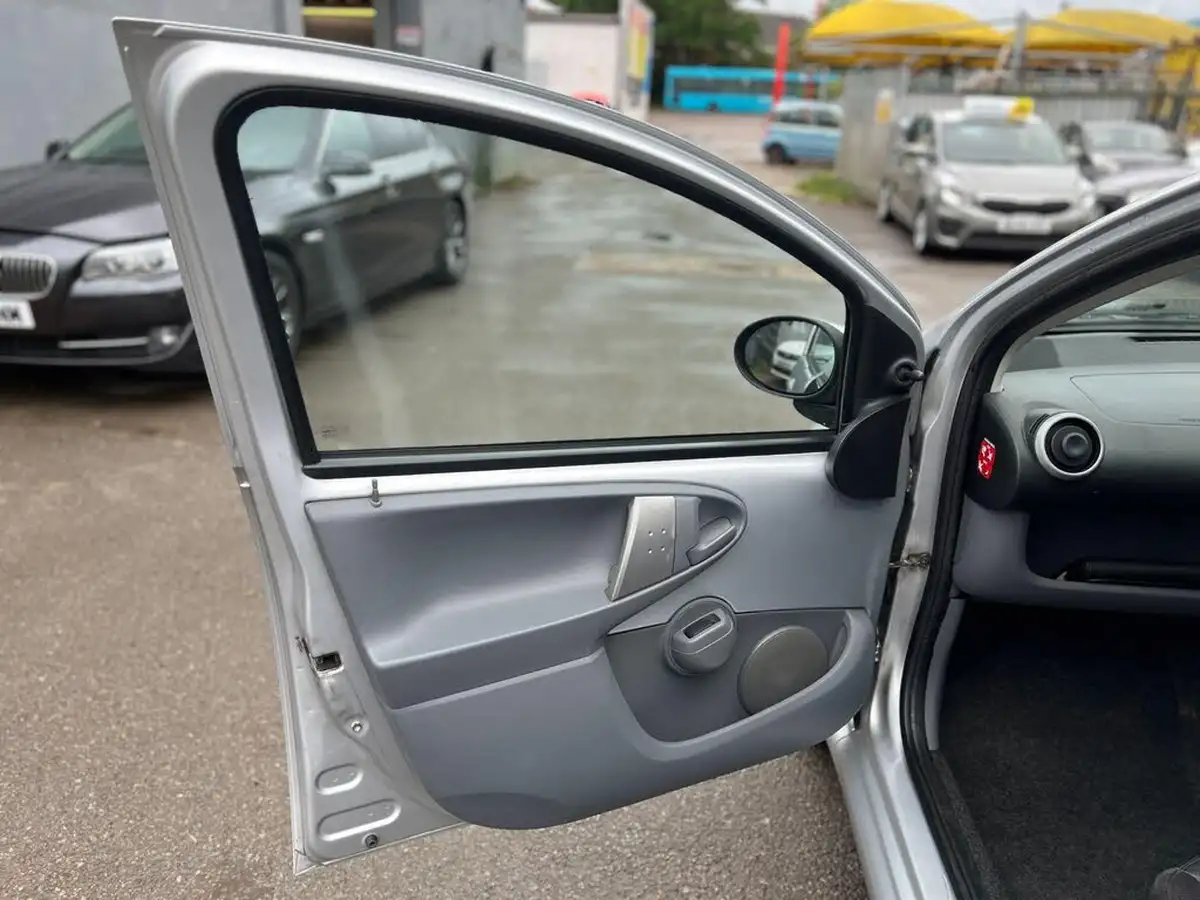 2008-toyota-aygo-10-platinum-5d-big-20