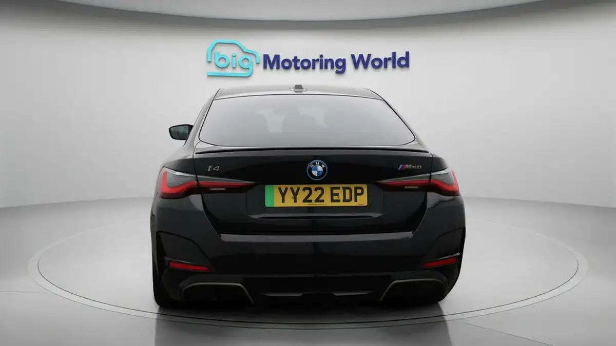 2022-bmw-i4-e-m50-big-6