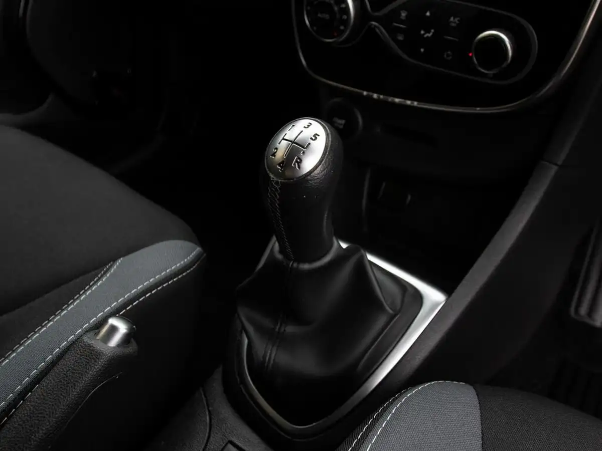 2016-renault-clio-09-tce-dynamique-s-nav-big-29