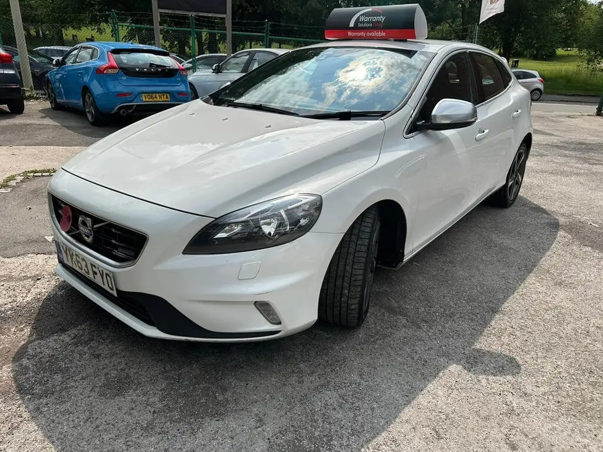 2013-volvo-v40-20td-d4-r-design-big-13