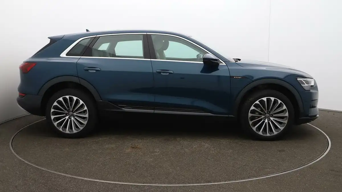 2019-audi-e-tron-55e-big-44