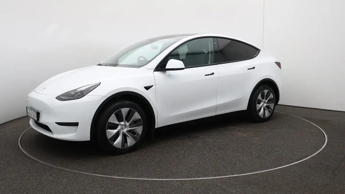 2023-tesla-model-y-e-rwd-big-67