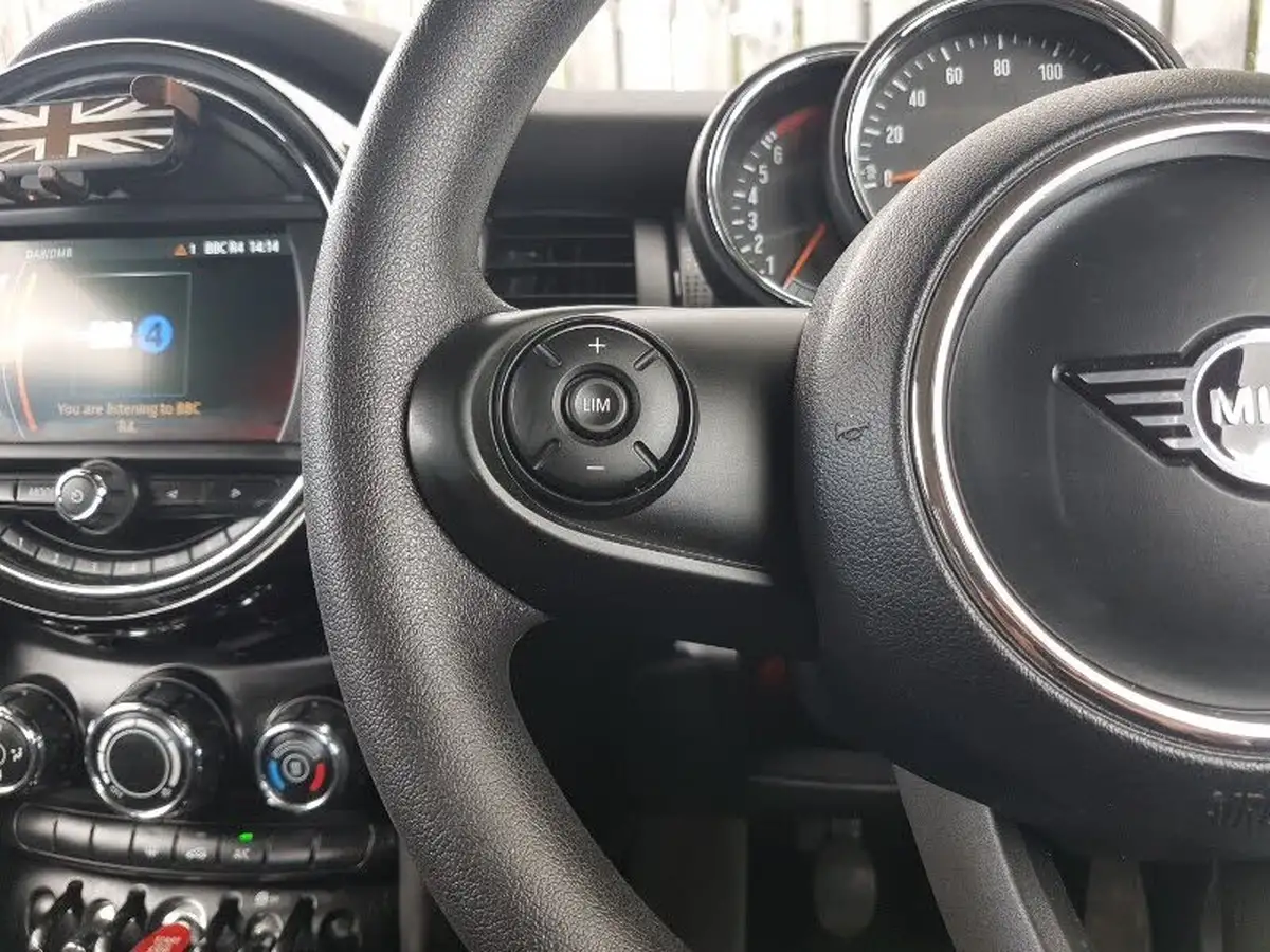 2019-mini-cooper-15-cooper-classic-hatchback-3d-big-11