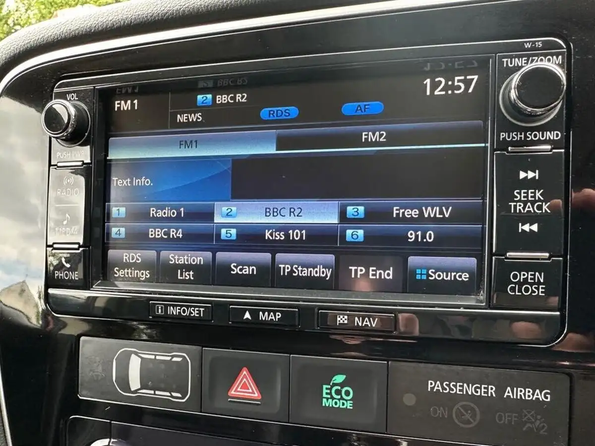 2016-mitsubishi-outlander-20-gx4hs-phev-big-39