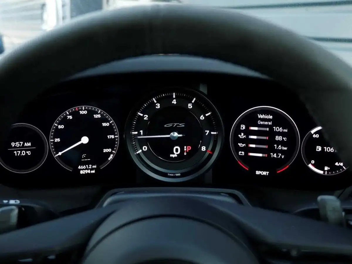 2022-porsche-911-30-carrera-4-gts-coupe-pdk-big-11
