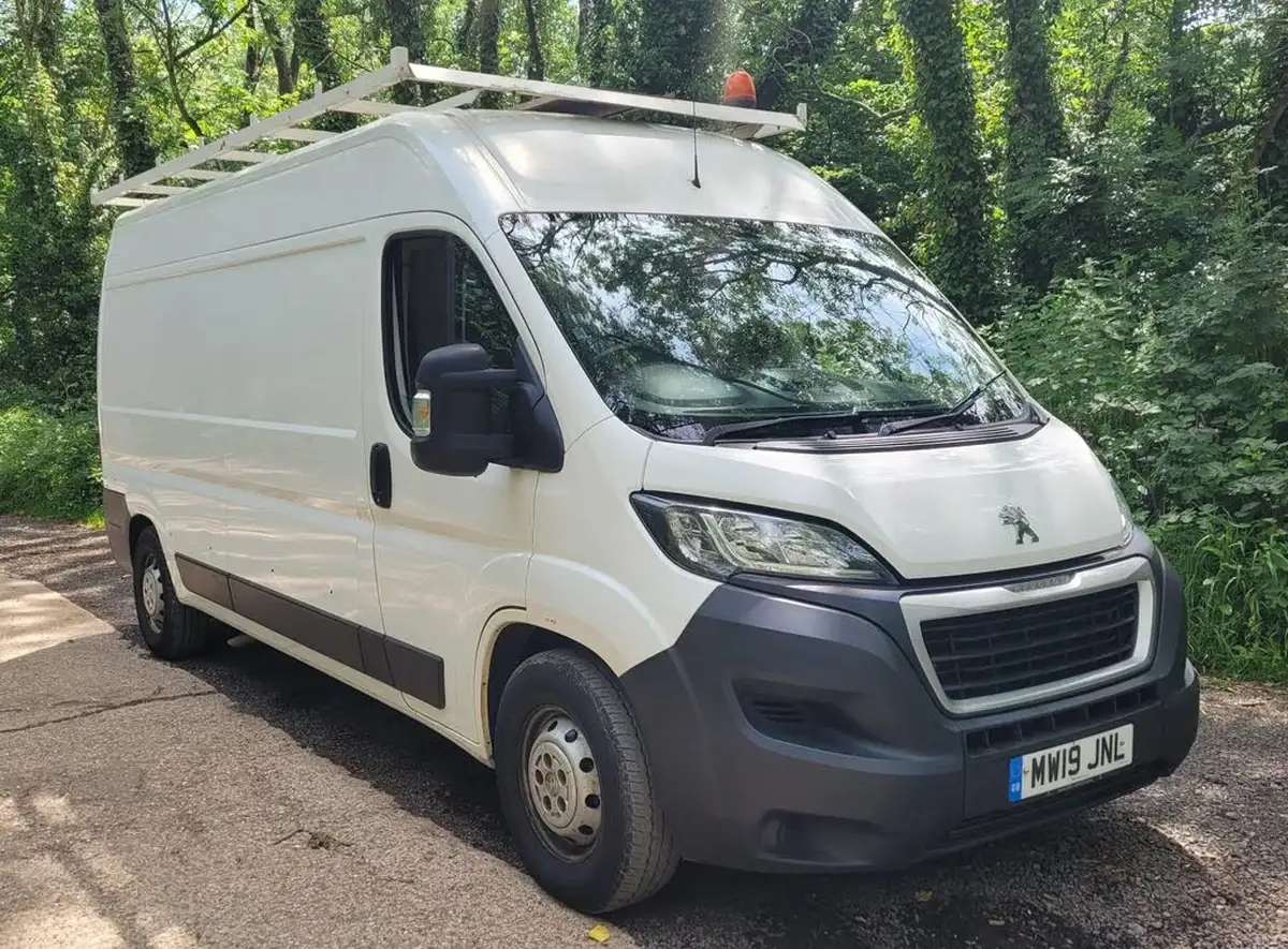 2019-peugeot-boxer-20-bluehdi-professional-435-l3h2-130-big-0