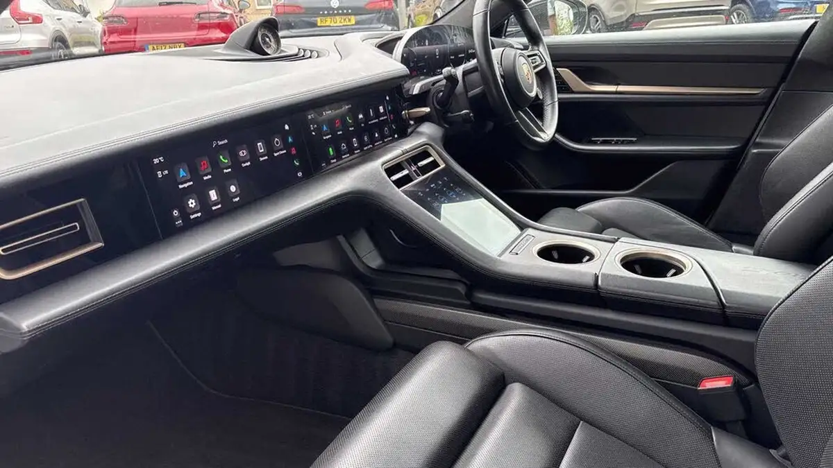 2020-porsche-taycan-e-turbo-s-big-1