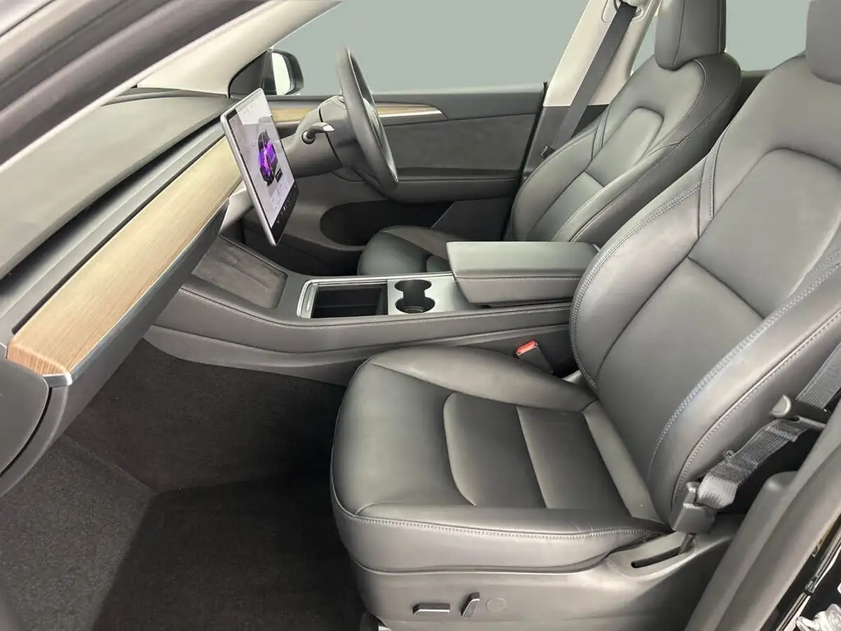 2022-tesla-model-y-e-long-range-big-24
