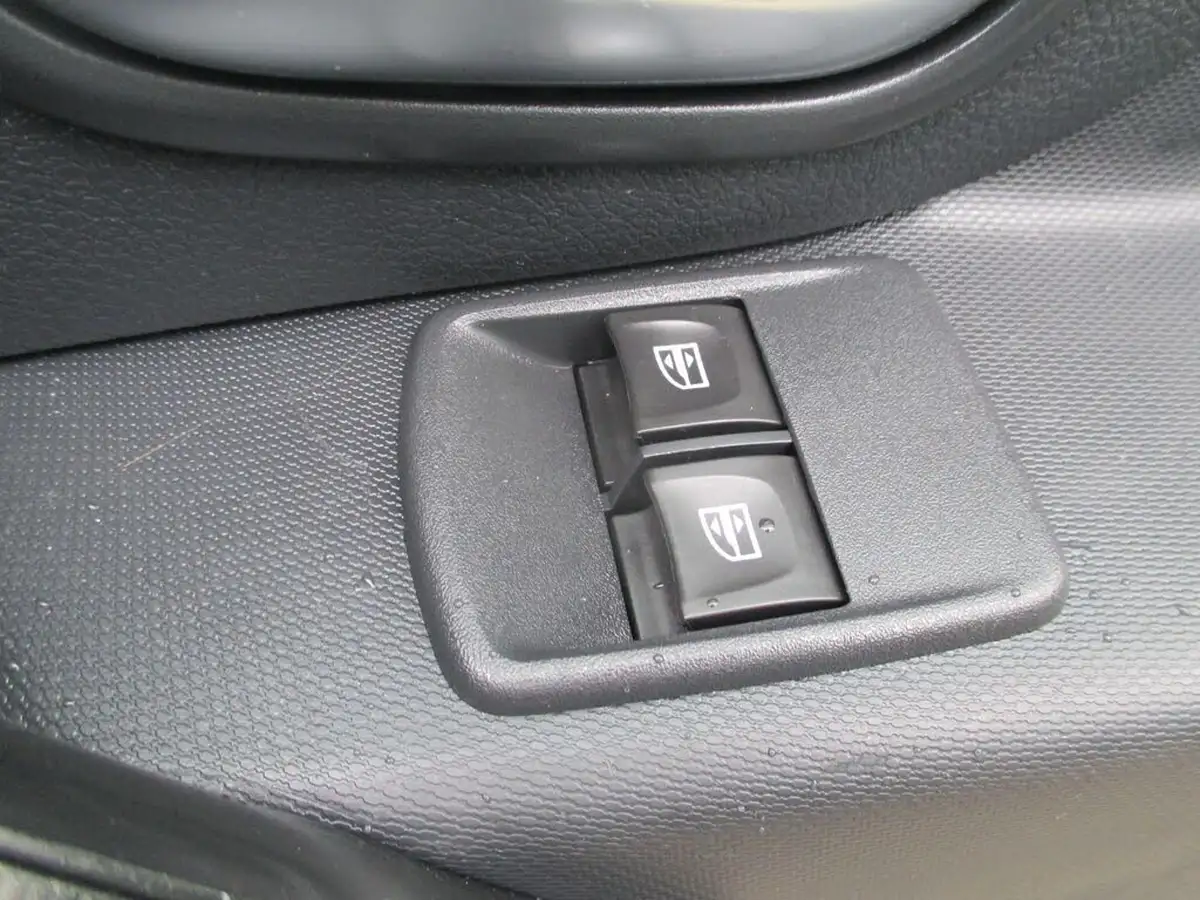 2019-dacia-sandero-10-sce-comfort-big-35