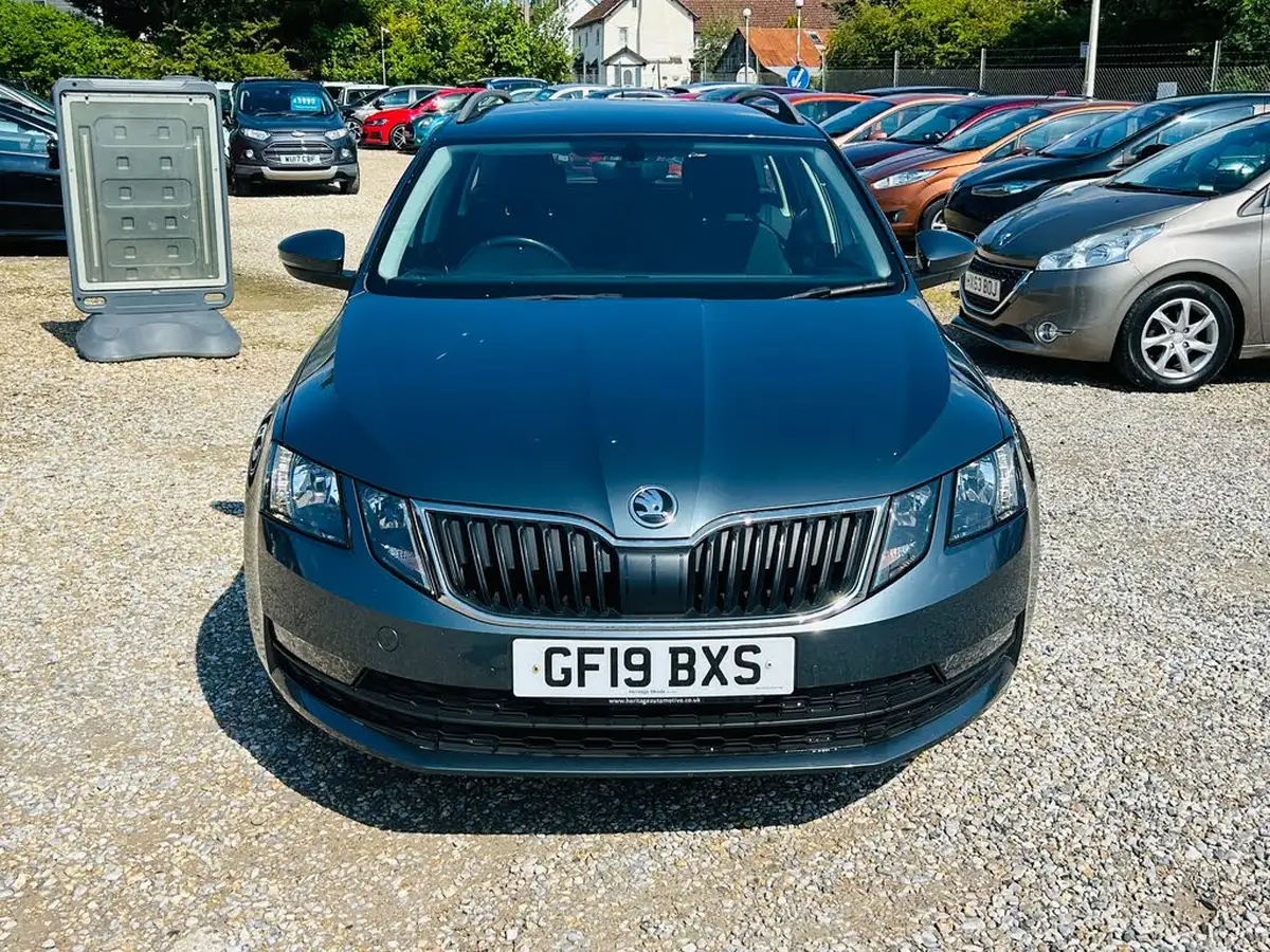 2019-skoda-octavia-16tdi-se-technology-estate-big-3