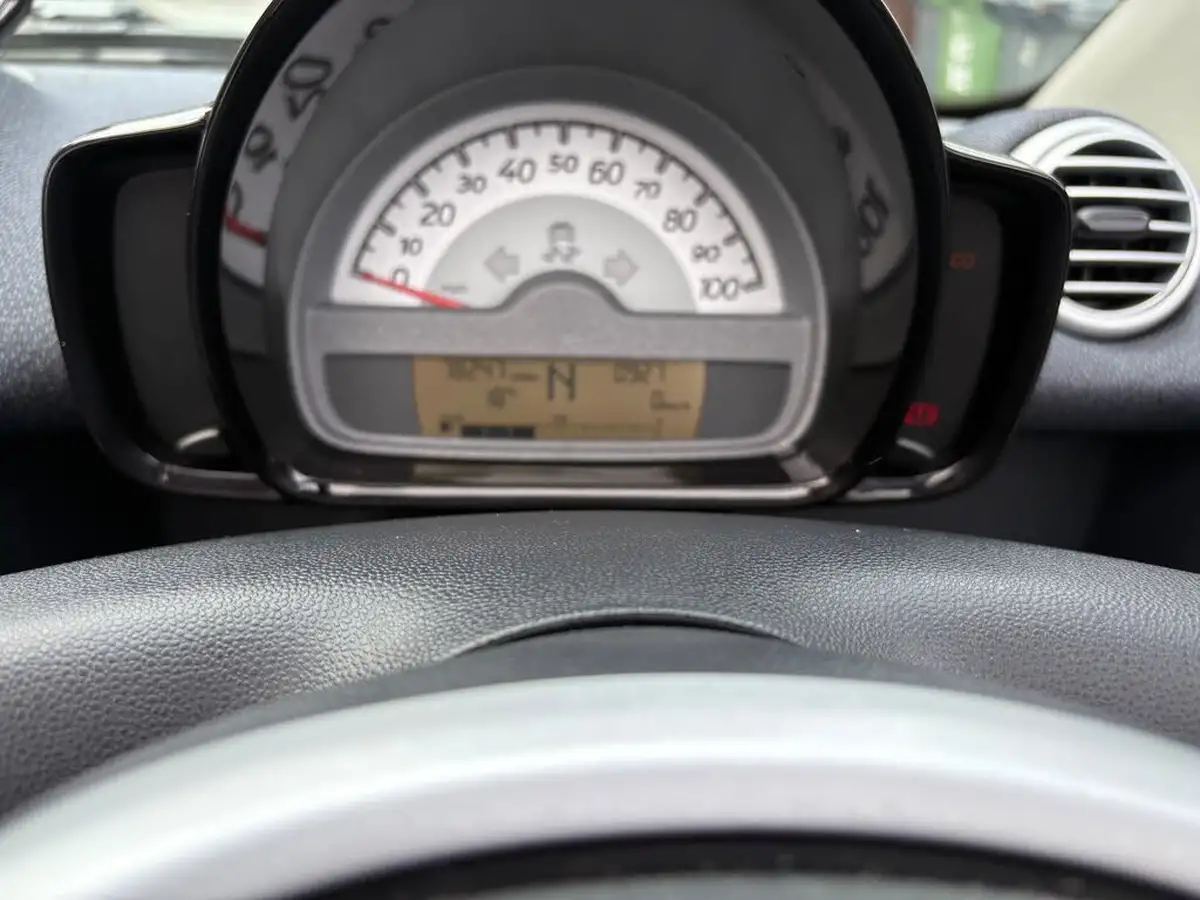 2014-smart-fortwo-10-passion-71bhp-cabriolet-big-12