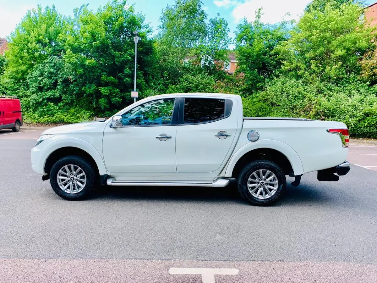 2019-mitsubishi-l200-24di-d-barbarian-eu6-big-5