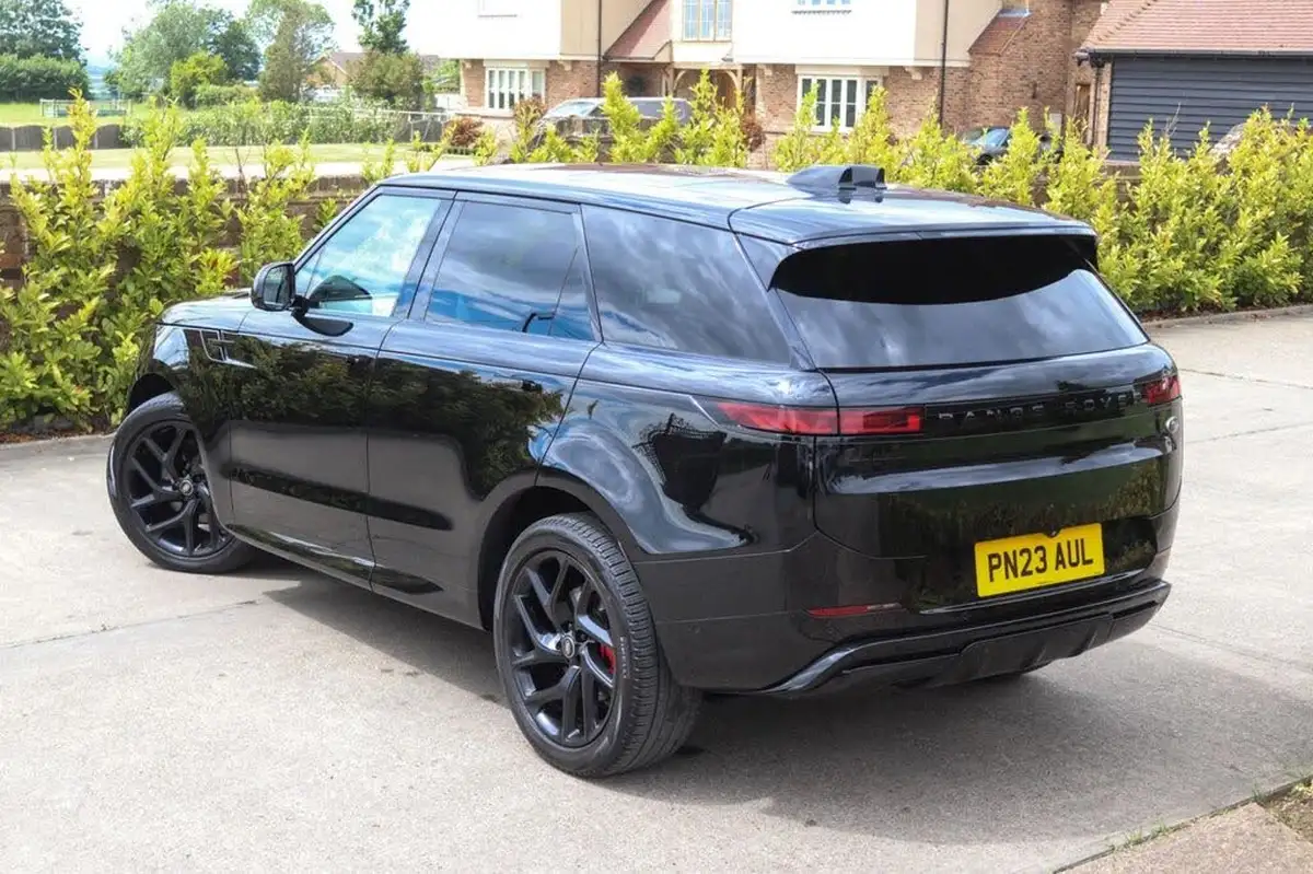 2023-land-rover-range-rover-sport-30-d300-dynamic-se-big-23