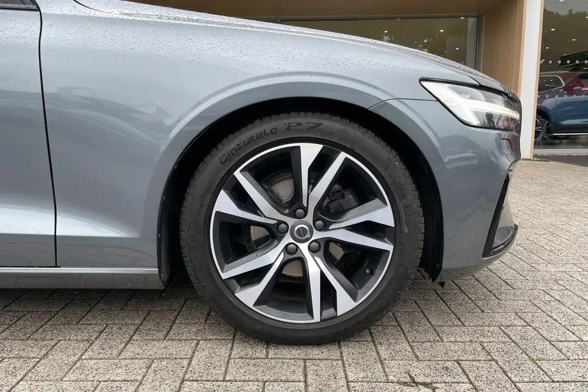2021-volvo-v60-20-b3-r-design-160bhp-big-12