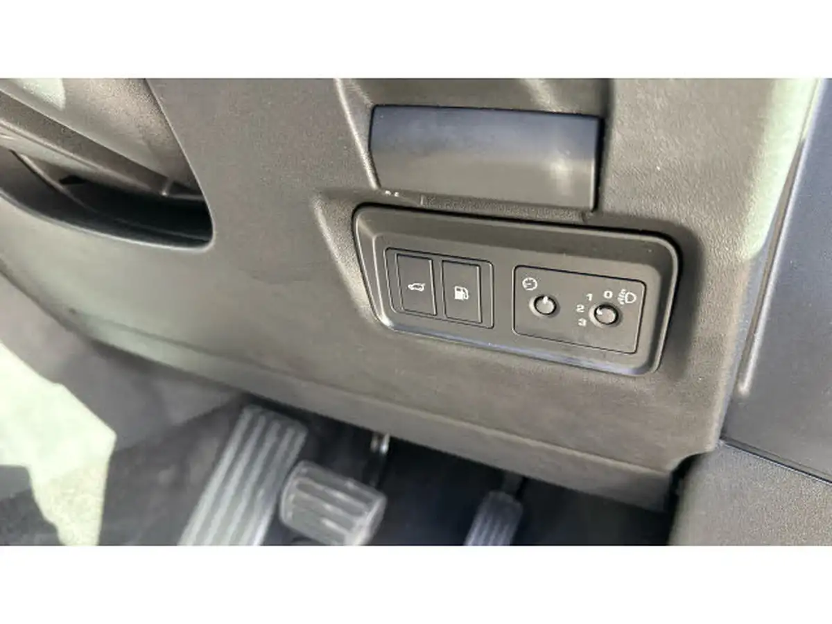 2024-land-rover-range-rover-evoque-15-p300e-s-big-30