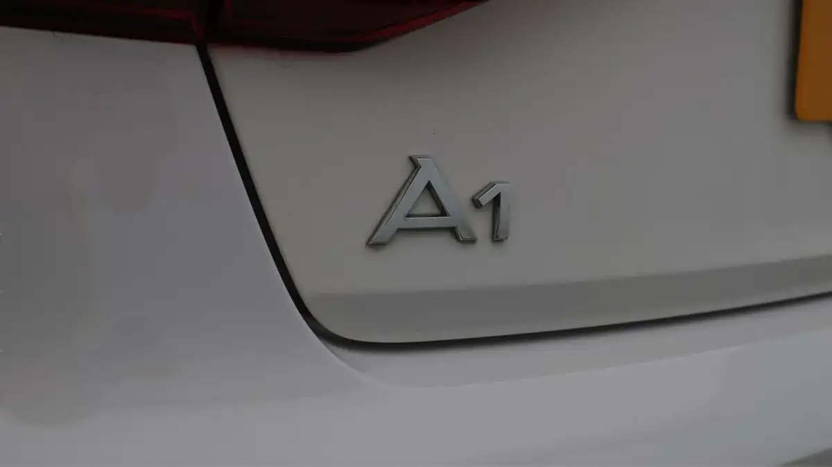 2022-audi-a1-10-25-tfsi-technik-big-20
