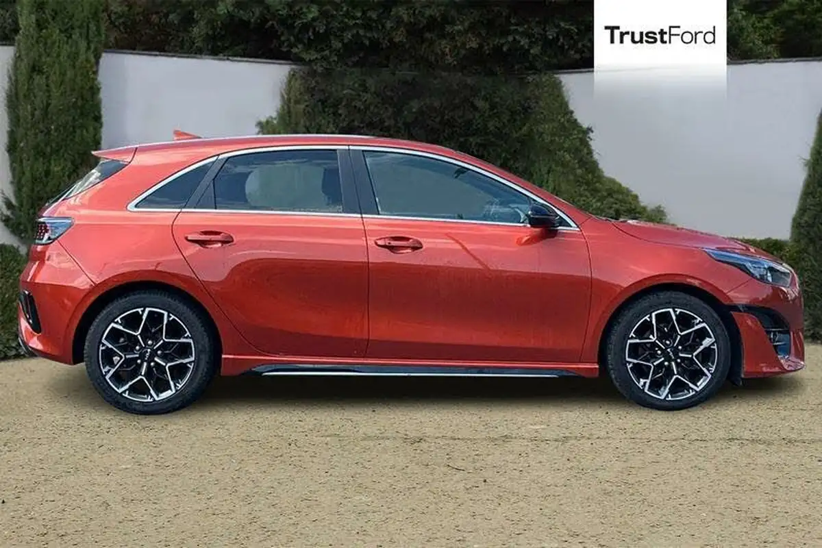 2022-kia-ceed-15-t-gdi-gt-line-big-2