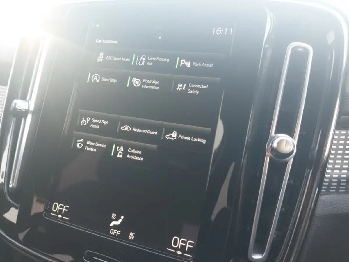 2020-volvo-xc40-15-t3-r-design-big-11