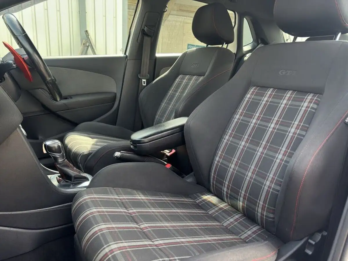 2014-volkswagen-polo-14-gti-5d-big-31