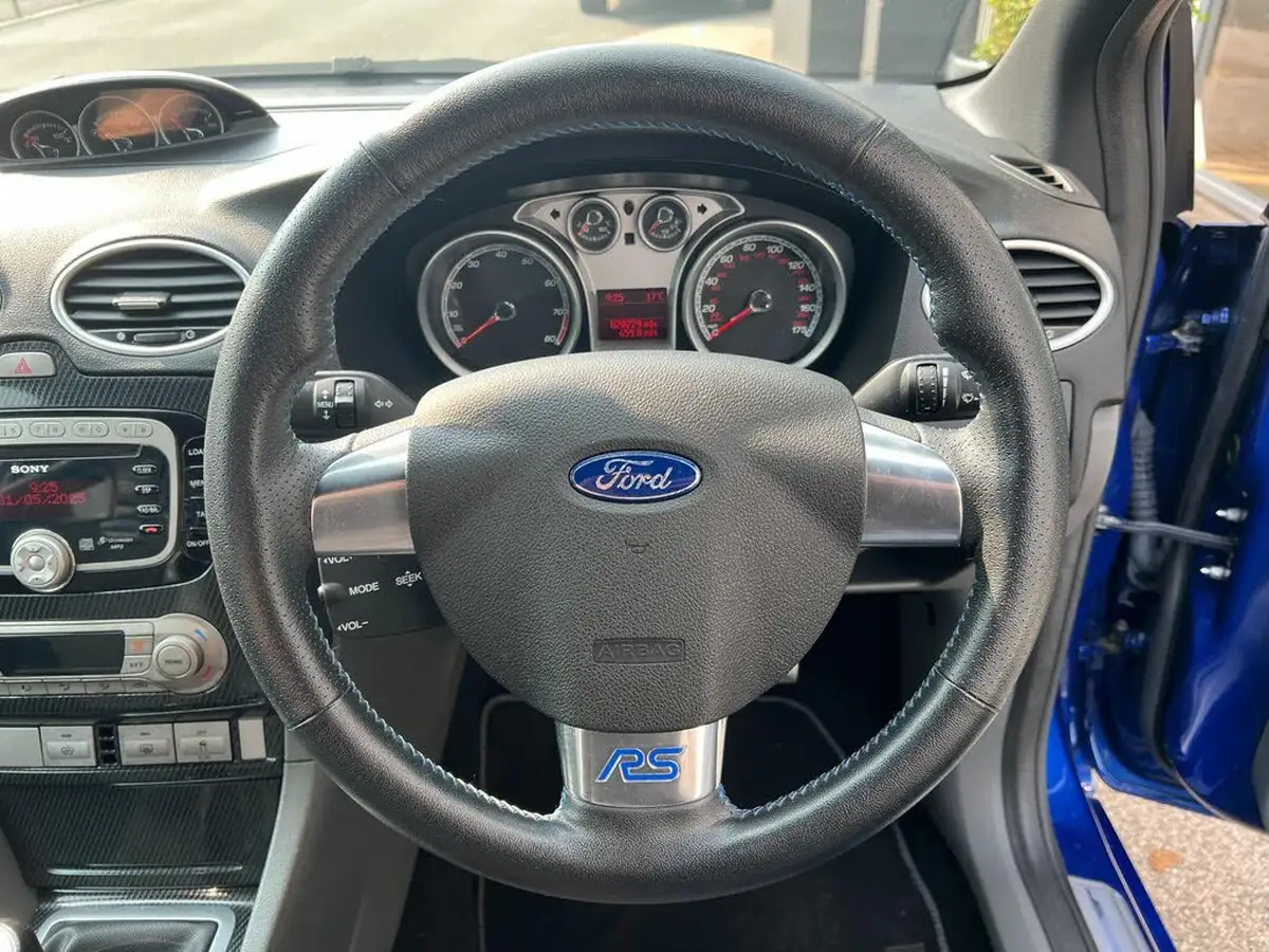 2010-ford-focus-25-rs-big-24