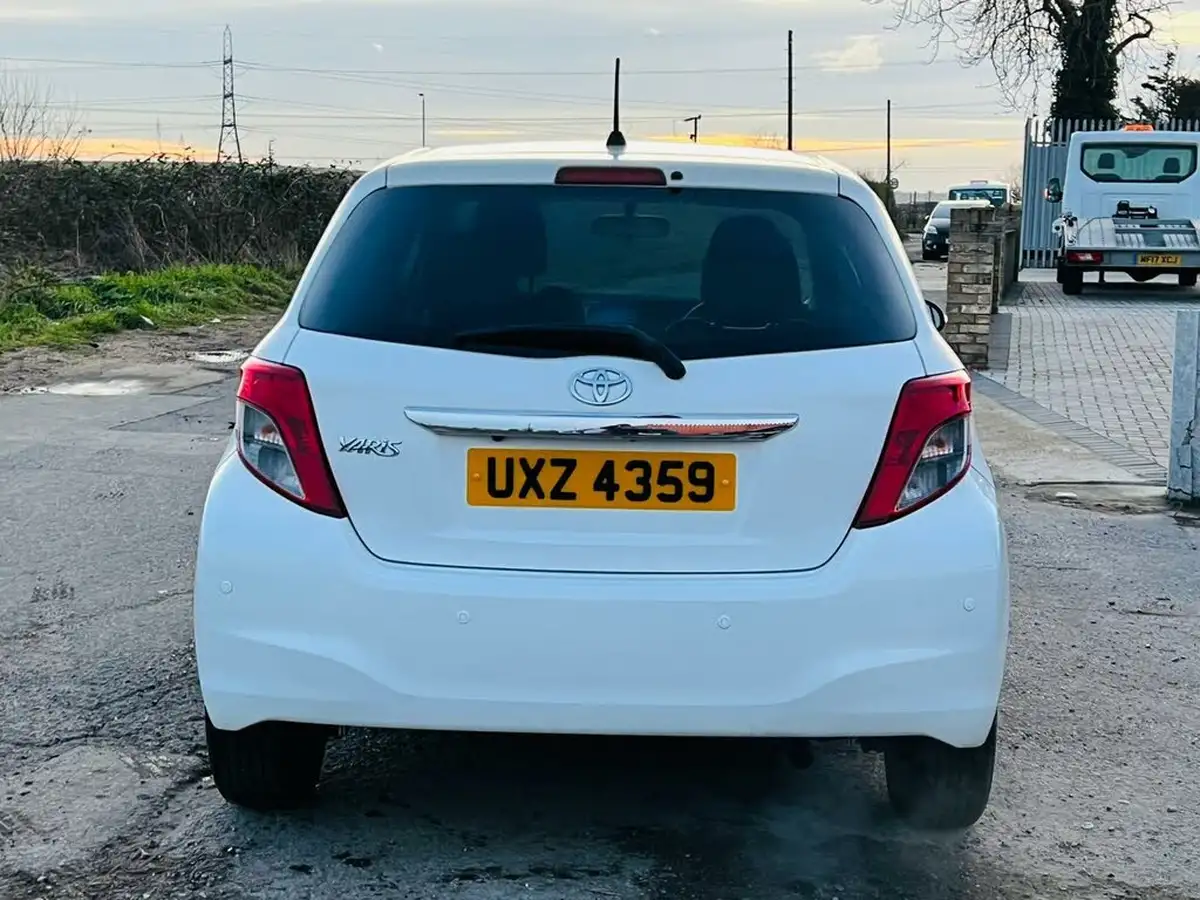 2011-toyota-yaris-big-8