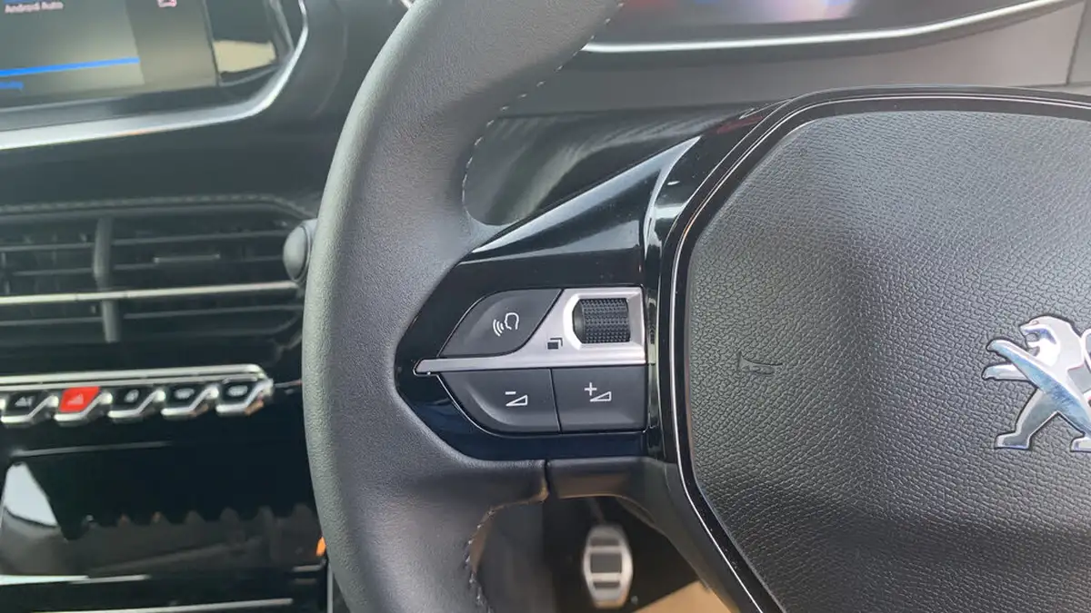 2023-peugeot-208-12-puretech-allure-premium-100ps-big-22