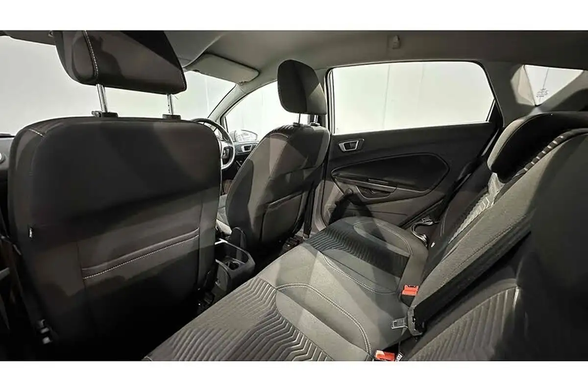 2014-ford-fiesta-125-zetec-5d-big-18