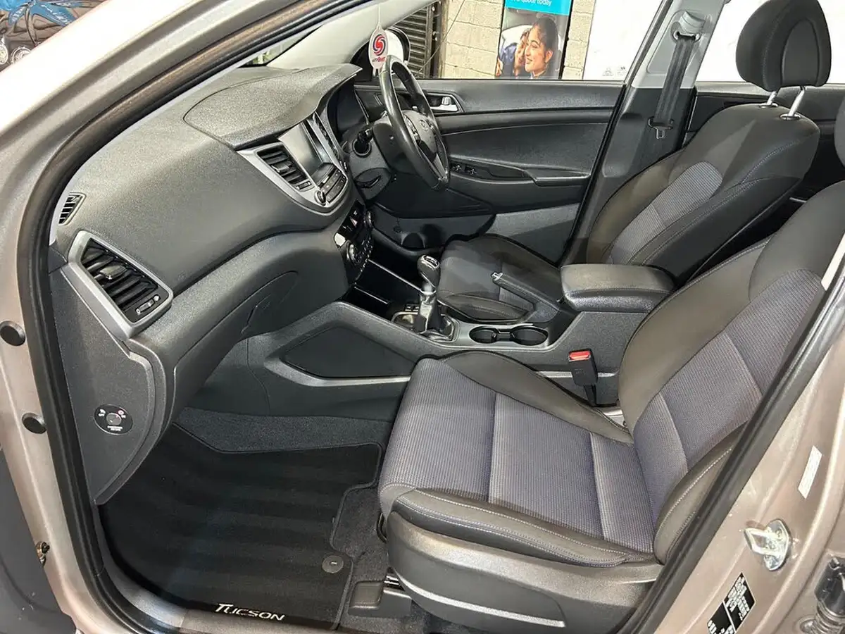 2016-hyundai-tucson-17crdi-blue-drive-se-nav-116ps-big-21