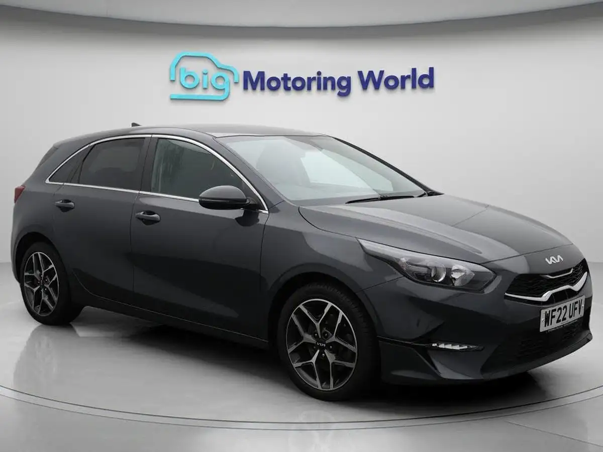 2022-kia-ceed-15-t-gdi-3-hatchback-big-0
