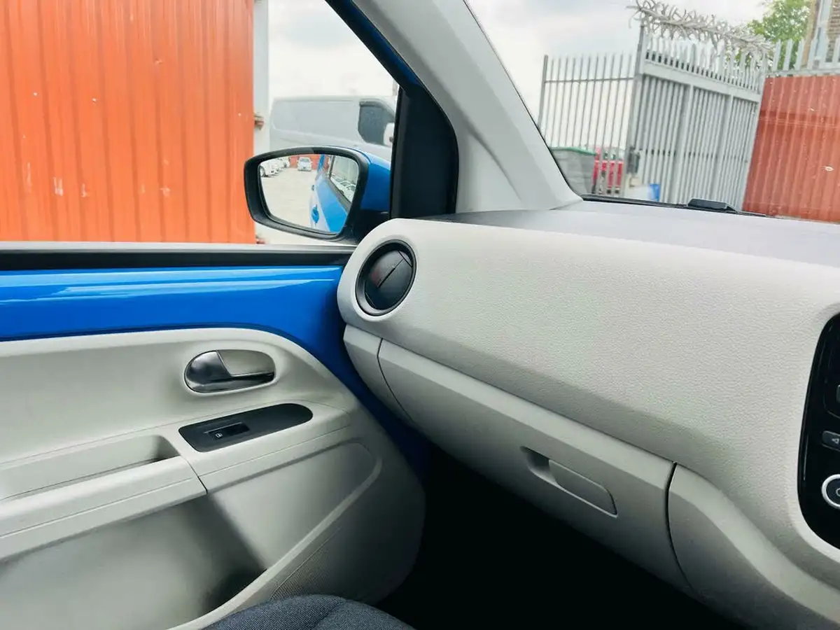 2015-volkswagen-up-big-14