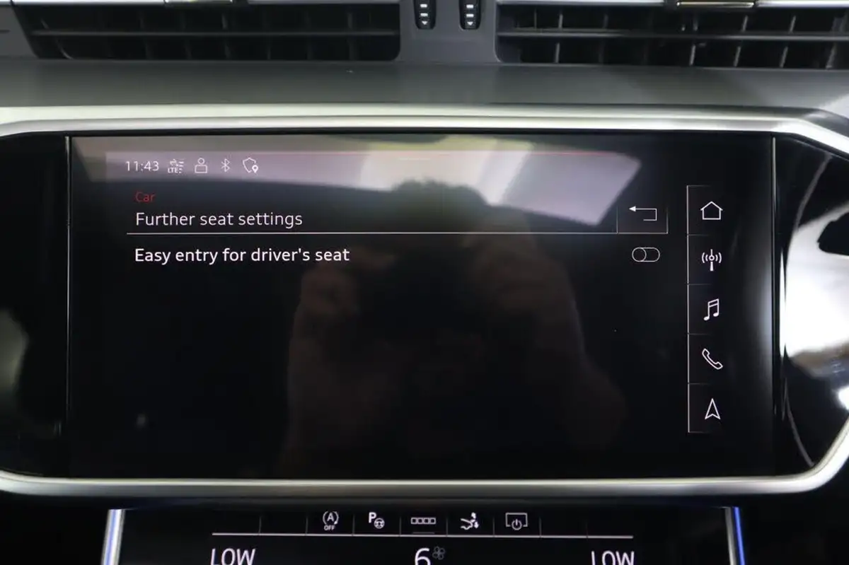 2021-audi-a7-30-55-tfsi-black-edition-big-50
