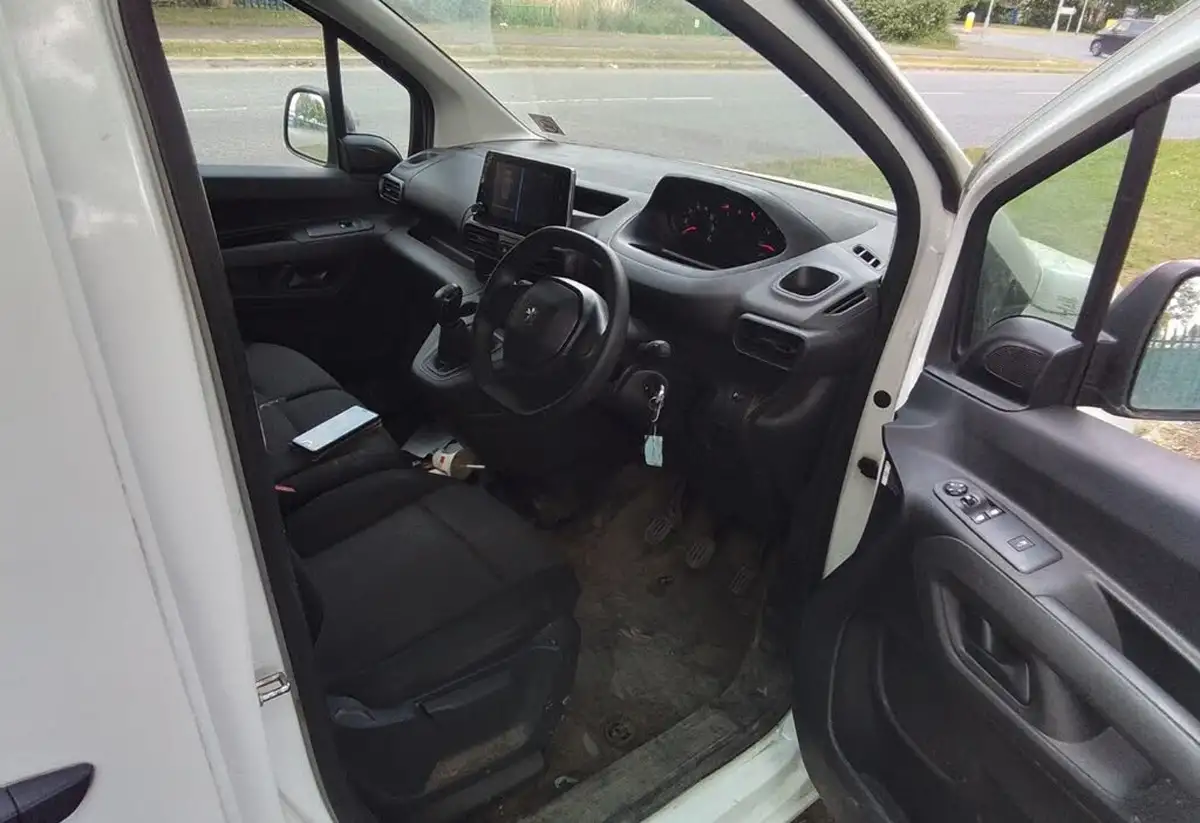 2021-peugeot-partner-15-bluehdi-1000-professional-100ps-eu6dt-panel-big-7