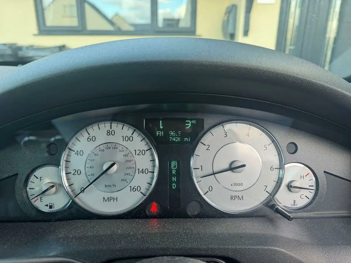 2010-chrysler-300c-30td-lux-estate-5d-big-10
