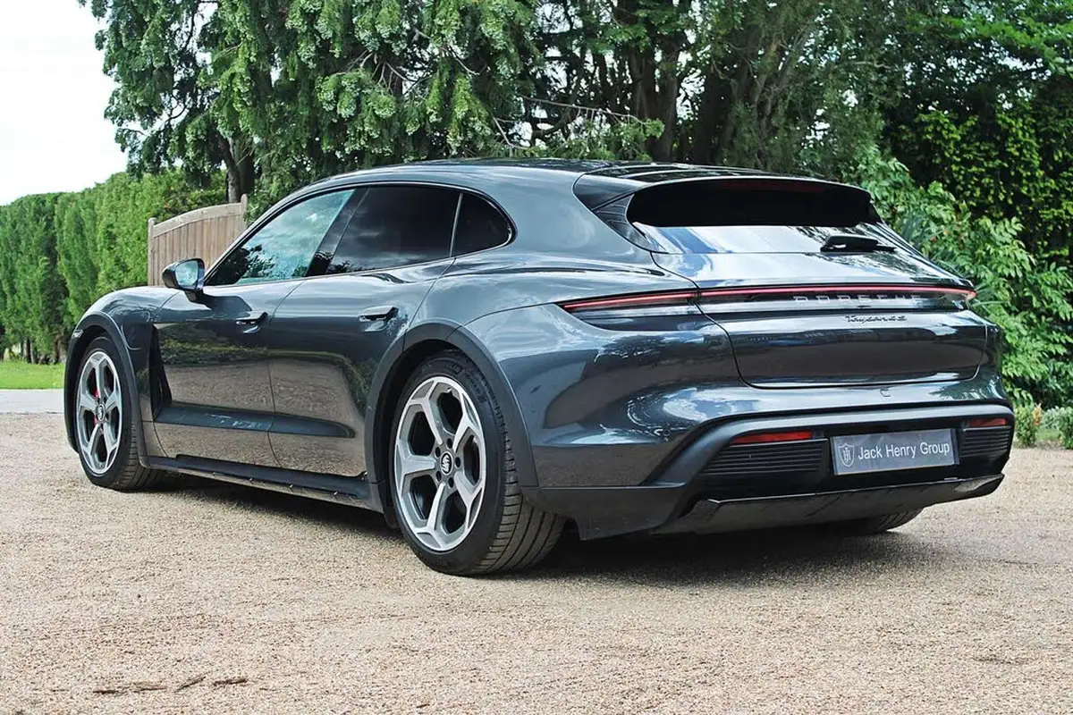 2023-porsche-taycan-e-4s-cross-turismo-big-2