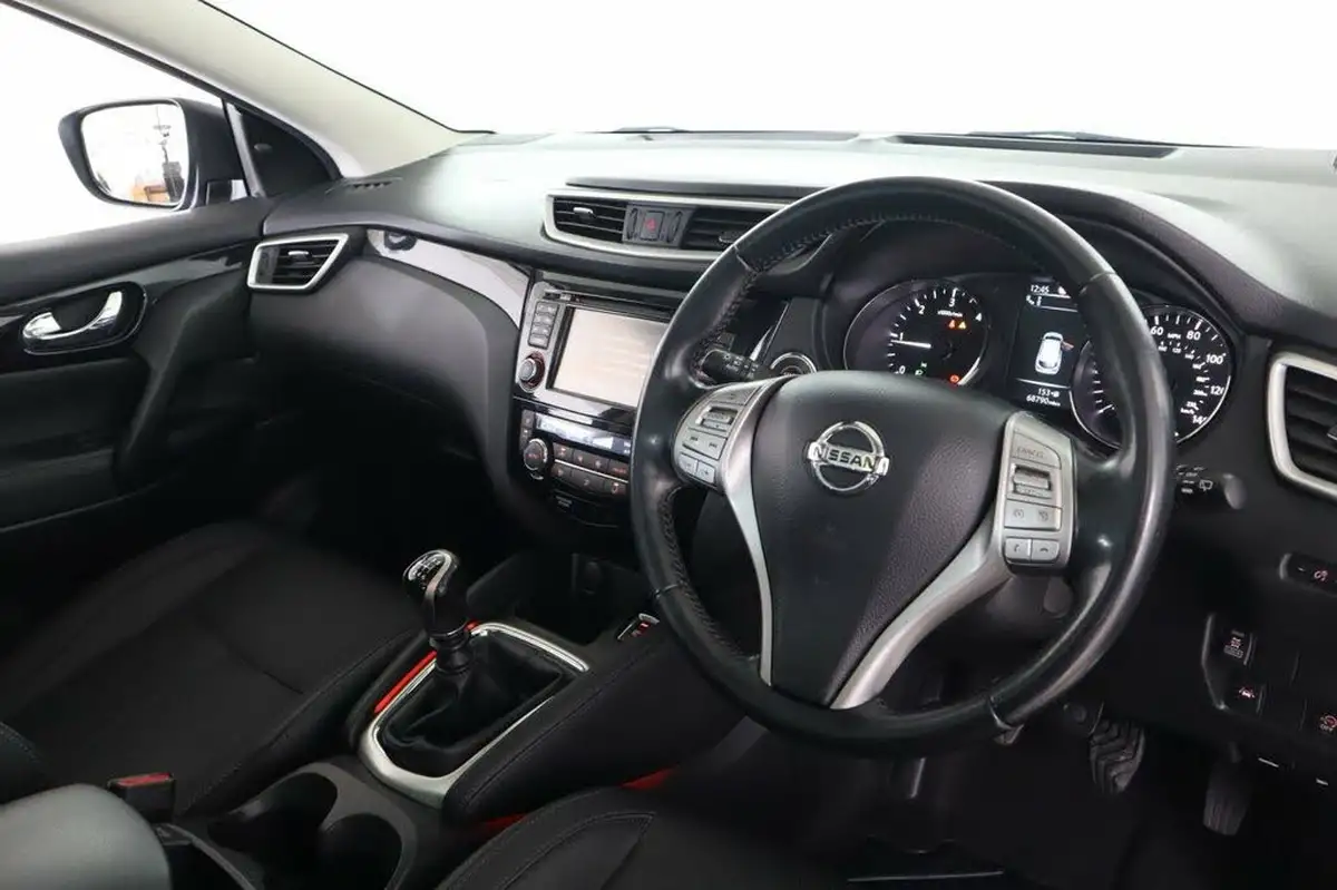 2014-nissan-qashqai-16dci-tekna-4x4-big-15