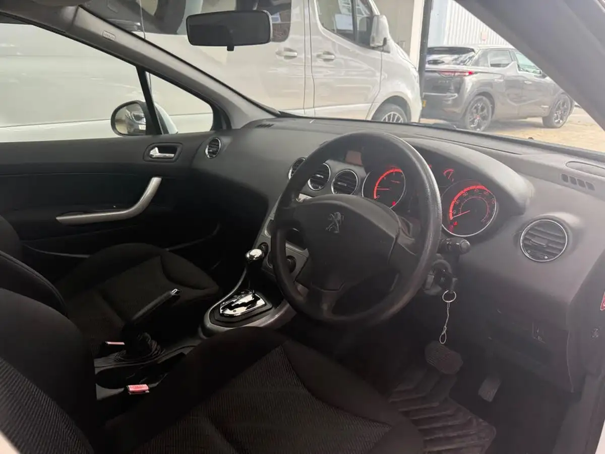 2012-peugeot-308-16-access-auto-big-15