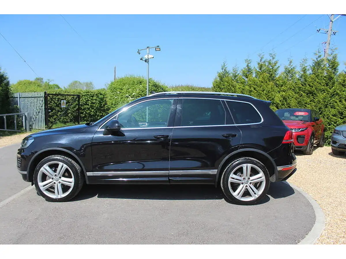 2017-volkswagen-touareg-30tdi-r-line-plus-262ps-ss-2967cc-big-8