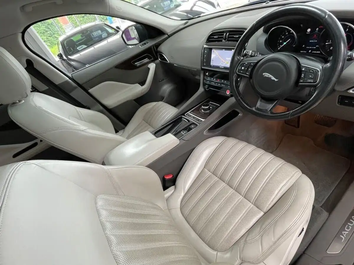 2017-jaguar-f-pace-20-i4d-portfolio-180ps-awd-auto-big-23