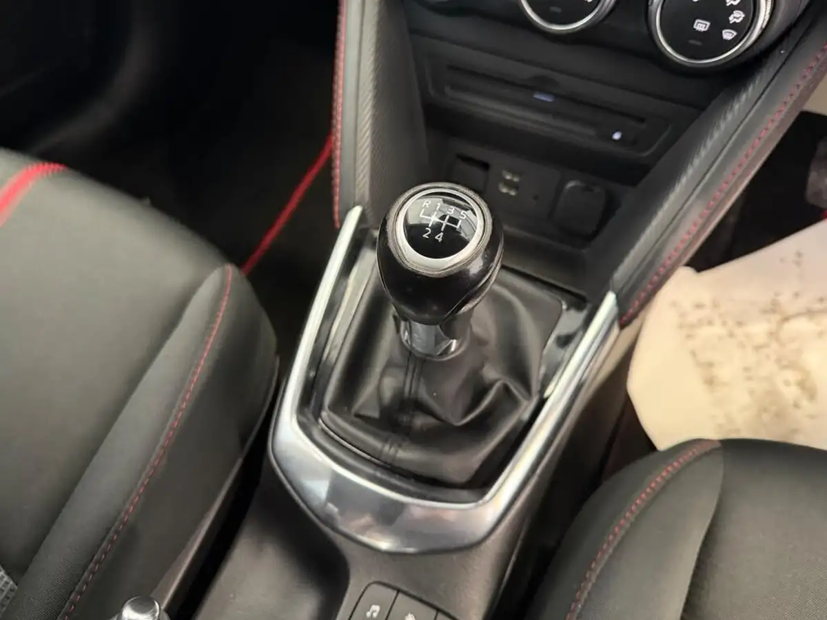 2016-mazda-mazda2-15-sport-nav-90ps-big-24